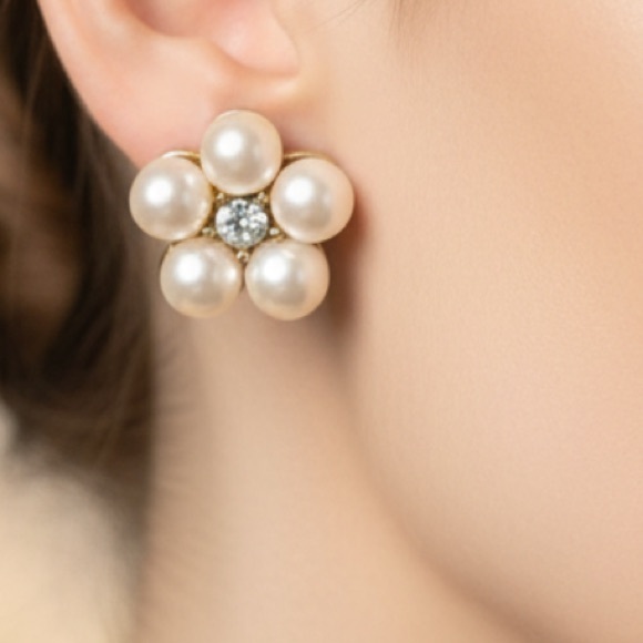 Vintage Jewelry - 🟦 1/2 Off 
Vintage Faux Pearl Stud Earrings